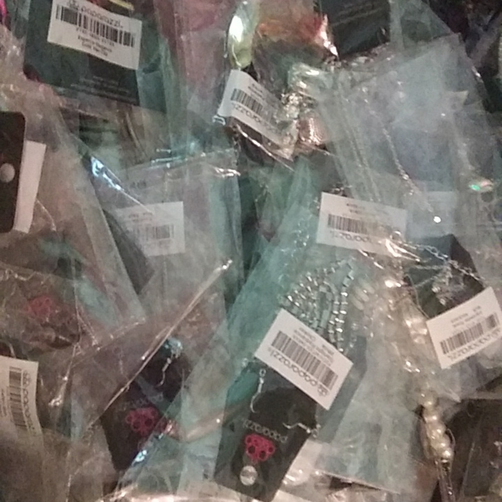150 PC. PAPARAZZI LOT.  IN ORIGINAL PACKAGING.   NEVER WORN.